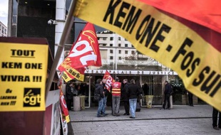Manifestation d'employés de Kem One devant le tribunal de commerce de Lyon, le 18 décembre 2013