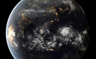 Le typhon Haiyan vu par un satellite météo japonais.