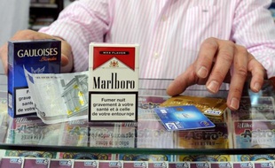 Le gouvernement pousse à une augmentation des prix des cigarettes de quarante centimes en deux temps, 20 centimes en juillet et 20 centimes en octobre, indique le quotidien le Figaro jeudi.