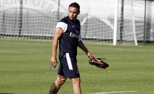 Mevlüt Erding quitte le PSG qu'il avait rejoint en 2009. Il doit s'engager avec Rennes pour trois ans et demi.