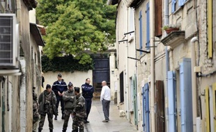 Océane, une fillette de 8 ans habitant à Bellegarde (Gard), portée disparue depuis samedi soir, a été retrouvée morte dimanche matin, "tuée à l'arme blanche", selon le procureur de Nîmes, Robert Gelli qui a confirmé dans la nuit qu'un habitant de Bellegarde était en garde à vue.