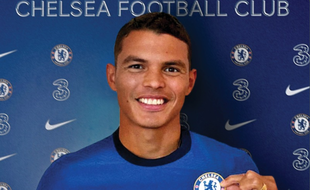 Thiago Silva avec son nouveau maillot