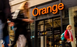 Le téléphone d'Orange Hapi 30 a été rappelé pour des problèmes de conformité de ses émissions d'ondes électromagnétiques. (illustration).
