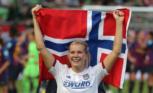 Après le triomphe de l'OL en finale de Ligue des champions, le 18 mai contre Barcelone (4-1), Ada Hegerberg portait fièrement le drapeau de son pays.