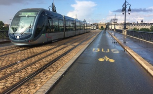 Le 5 juillet 2018: Le pont de Pierre restera définitivement consacré aux modes doux, a décidé la métropole