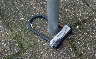 Un cadenas de vélo après un vol de l'engin. Illustration.