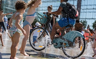 De nombreux parents vont partir en quête de fraîcheur pour préserver leurs enfants des fortes chaleurs qui sévissent en cette semaine caniculaire.