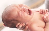 Bébé pleure : que cherche-t-il à vous dire ?