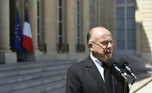 Le ministre de l'Intérieur Bernard Cazeneuve à l'issue du Conseil de défence le 27 juin 2015 à l'Elysée à Paris