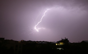 Météo France a placé la journée de dimanche en vigilance orange aux orages et aux pluies-inondations dans 12 départements