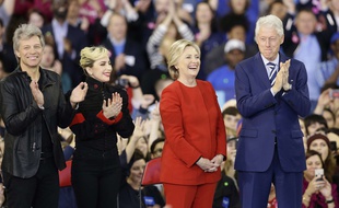 Jon Bon Jovi et Lady Gaga ont apporté leur soutien au couple Clinton