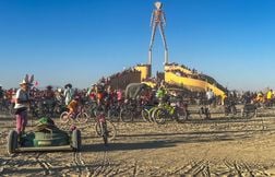 Un homme retrouvé mort au Burning Man, une enquête en cours