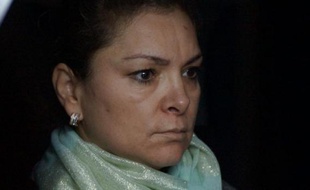 Photo fournie par le bureau du ministre mexicain de la Justice montrant l'épouse de l'ex-maire d'Iguala, Maria de Los Angeles Pineda, lors de son arrestation, le 4 novembre 2014 à Mexico