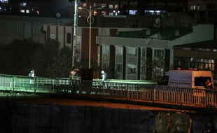La police scientifique enquête sur le site d'une explosion dans le métro d'Istanbul, le 1er décembre 2015