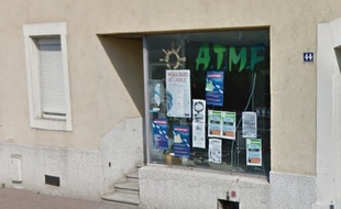 Des inscriptions signées d'un mouvement d'extrême droite découvertes sur la vitrine des locaux de l'Atmf Strasbourg. (Illustration)