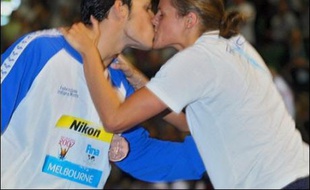 "Pour nous aucun problème, elle reste licenciée à Canet-en-Roussillon. Laure est amoureuse. Ce n'est pas la première fois qu'elle pète les plombs pour un garçon. Elle s'entraîne, elle est amoureuse, elle a décidé d'être avec lui en Italie. Elle a décidé de le suivre", a indiqué à la presse Dominique Camus qui est également la fille d'Arlette Franco, maire de Canet.