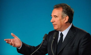 François Bayrou, candidat MoDem à la présidentielle, lors d'une conférence de presse à Paris, le 3 avril 2012.