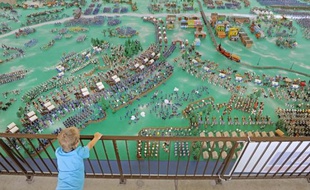 Les figurines utilisées ont été mises à disposition, le temps du week-end, par 37 collectionneurs européens.