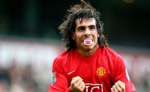 Carlos Tevez du club Manchester United après son but contre les Blackburn Rovers lors du championnat de ligue 1 anglais, le 19 avril 2008.