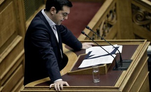 Le Premier ministre grec Alexis Tsipras prononce un discours au Parlement, à Athènes, le 28 juin 2015