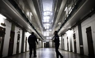 Deux surveillants dans la prison de Fresnes en 2017 (image d'illustration).
