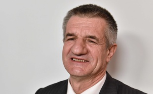 Jean Lassalle, depute des Pyrenees-Atlantiques et candidat a la presidentielle. Paris, FRANCE - 30/03/2016/IBO_IBOA.002/Credit:IBO/SIPA/1603301946