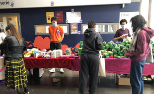 Une distribution alimentaire est organisée chaque mercredi après-midi sur le campus de Villejean à Rennes.