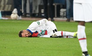 Neymar au sol lors de Caen-PSG en 21e de finale de Coupe de France, le 11 février 2021.