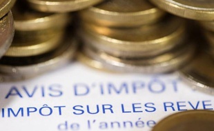 Les 20 millions de foyers fiscaux aux revenus les plus bas, sur 36 millions en tout, seront épargnés en 2013 par l'augmentation de l'impôt sur le revenu, grâce à la décote promise dimanche par François Hollande, a estimé lundi le principal syndicat des impôts.
