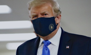 Le président Donald Trump portant un masque le 11 juillet 2020 à Bethesda aux Etats-Unis.