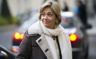 Le président Nicolas Sarkozy convoquera s'il est réélu un référendum en cas de désaccord avec les collectivités locales sur leur contribution à la réduction du déficit public, a annoncé vendredi la ministre du Budget Valérie Pécresse.