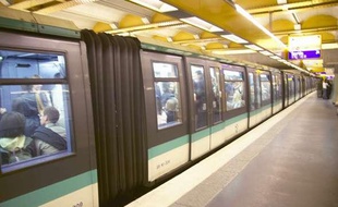Le quai du métro à Paris en octobre 2010.