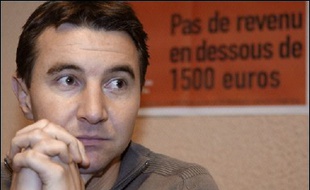La LCR a dénoncé mardi "la surdité" du gouvernement et "les violences policières" durant les manifestations anti-CPE et demandé "toute la lumière" sur les circonstances dans lesquelles un syndicaliste a été hospitalisé dans le coma.