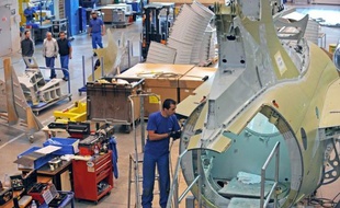 Le constructeur aéronautique Dassault Aviation a présenté jeudi un chiffre d'affaires en hausse de 22% pour les neuf premiers mois de l'année, grâce à ses ventes d'avion d'affaires Falcon à l'exportation.