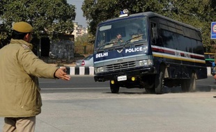 Six hommes ont été arrêtés dans une nouvelle affaire de viol collectif à bord d'un autobus dans le nord de l'Inde, a indiqué la police dimanche, moins d'un mois après un fait divers semblable qui avait révolté le pays