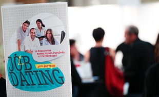Une opération "job dating" dédiée aux jeunes sans emploi, à Marseille, le 23 octobre 2012.