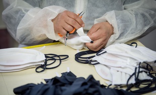 Des masques en tissu fabriqués à Marseille (photo d'illustration).