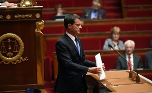 Le Premier ministre Manuel Valls s'exprime lors d'un débat sur la situation des migrants devant l'Assemblée nationale, le 16 septembre 2015 à Paris