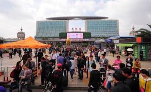 Photographie de la gare de Kunming, dans la province du Yunnan (sud-ouest), le 7 mai 2014, où une tuerie à l'arme blanche avait été perpétrée par un commando d'assaillants début mars