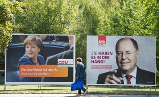 A trois semaines des législatives allemandes, Angela Merkel et son rival Peer Steinbrück s'affrontent dimanche à la télévision, une des dernières chances du social-démocrate de marquer contre la populaire chancelière qui l'a jusqu'ici superbement ignoré.