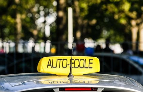 En Vendée, spectaculaire collision entre deux voitures d'auto-école