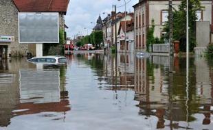 Une rue inondée de Montargis le 1er juin 2016