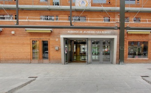 L'Auberge de Jeunesse, Yves Robert, dans le 18e arrondissement