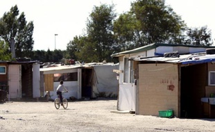 Un camp à Sucy-en-Brie qui a compté jusqu'en début de semaine environ 800 Roms s'est quasiment vidé de ses occupants, deux jours avant l'application officielle d'une décision de justice prévoyant l'évacuation du site, a constaté jeudi un journaliste de l'AFP.