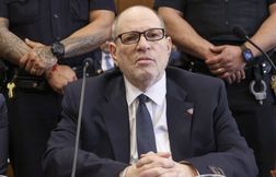 Malade, Weinstein fait pâle figure à son procès mais nie encore les viols