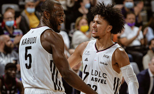 Charles Kahudi et Matthew Strazel ont savouré comme il se doit cet exploit en Euroligue.