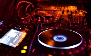 Une table de mixage (illustration).