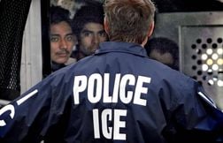 Un juge oblige l’ICE à améliorer les conditions de détention des migrants