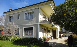 La maison est située sur le chantier de la voie de 40 mètres.