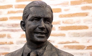 La statue en bronze de Carlos Gardel qui sera dévoilée samedi matin à Toulouse.